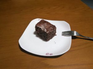 قطعة صغيرة من الكيكة اللذيذة